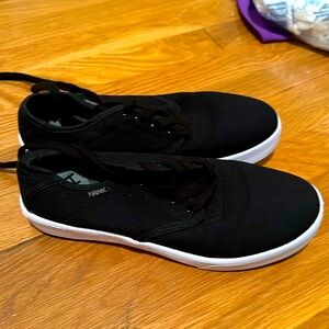 Hawk black shoes size 7.5 new